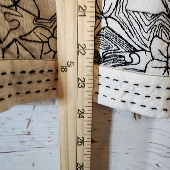 Chico's  Black & White Floral Embroidered Abstract Cotton Jacket...size 2 - Picture 7 of 9